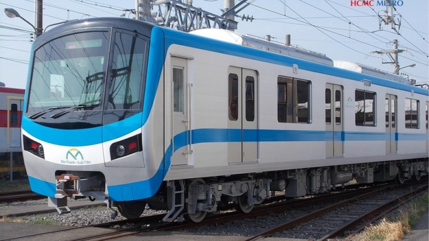 Đoàn tàu metro Bến Thành - Suối Tiên chạy thử nghiệm đoạn trên cao