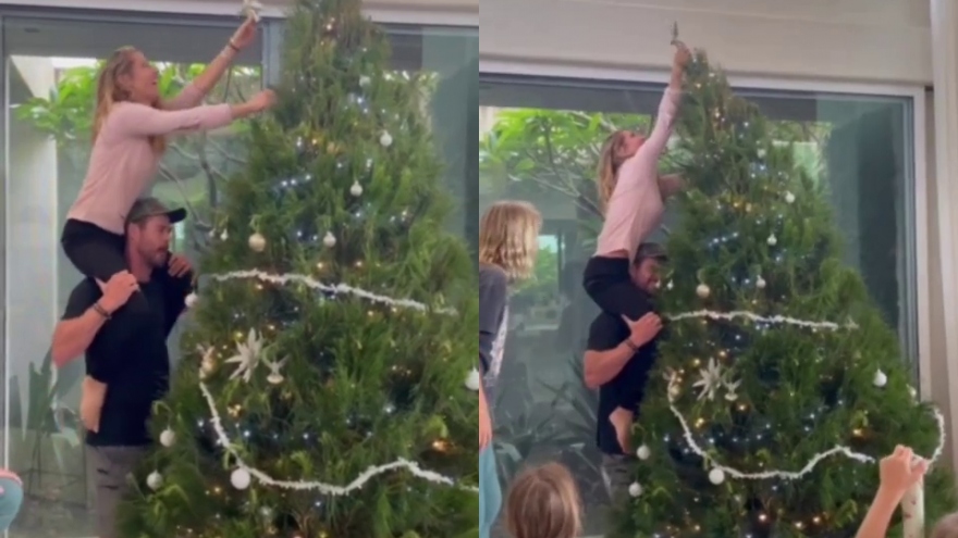 Chris Hemsworth than phiền về cột sống sau khi trang trí cây thông Noel