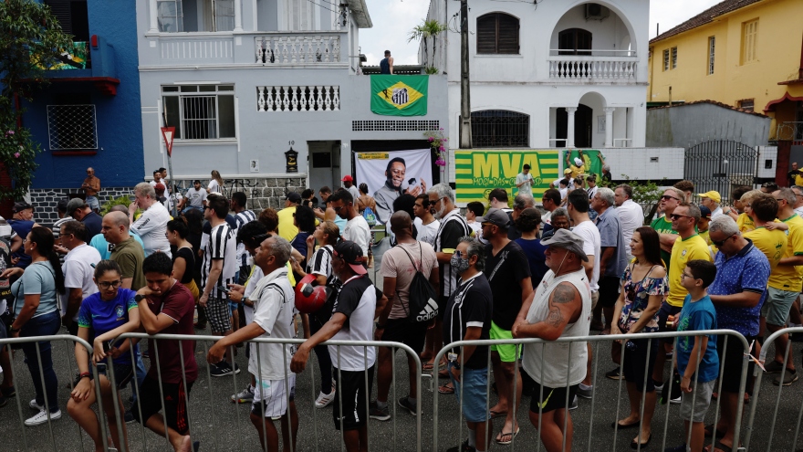 ''Biển người'' Brazil vào viếng Vua bóng đá Pele