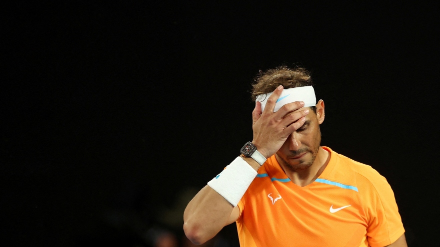 Thua sốc ở vòng 2, Nadal trở thành ''cựu vương'' Australian Open