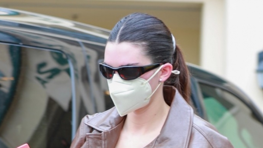 Kendall Jenner khoe body nóng bỏng trên phố