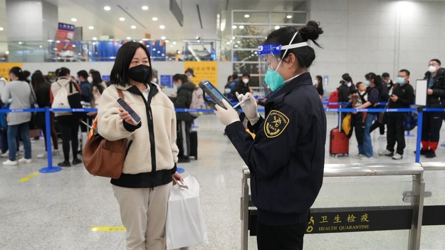 Trung Quốc tạm dừng cấp thị thực phổ thông cho công dân Nhật Bản 