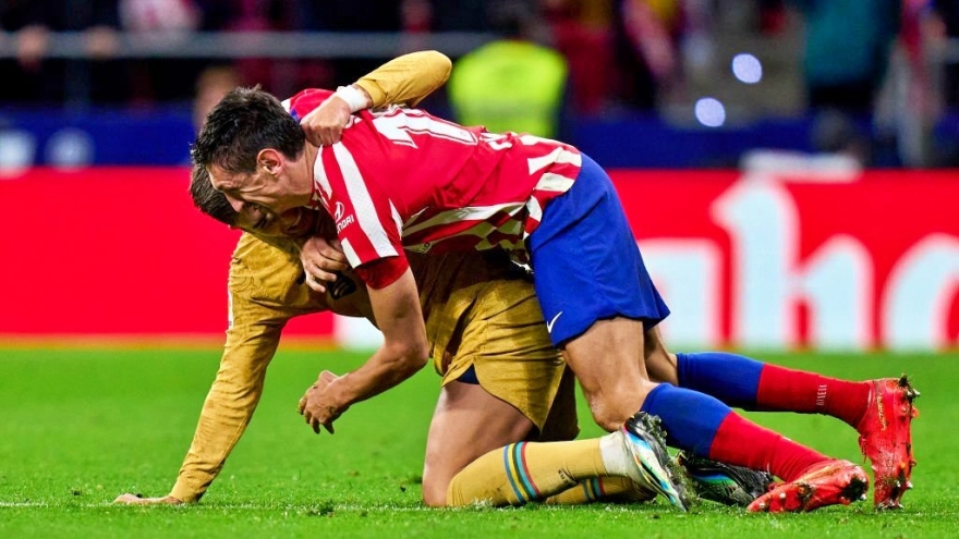 Atletico Madrid 0-1 Barca: Savic và Torres đánh nhau và cái kết đắng