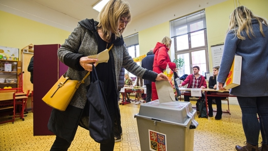 Bầu cử Tổng thống Séc: Tỷ lệ đi bỏ phiếu trong ngày đầu tiên cao hơn lần trước