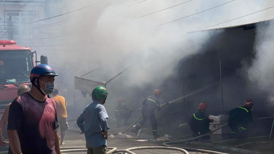 Cháy chợ Long Khánh, 8 ki-ốt bị thiêu rụi