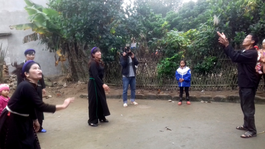 Cừ cáy, cừ pộc: Trò chơi truyền thống của người Tày Bình Liêu dịp đầu Xuân