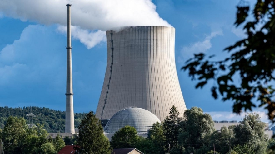 Đức tranh cãi việc từ bỏ điện hạt nhân