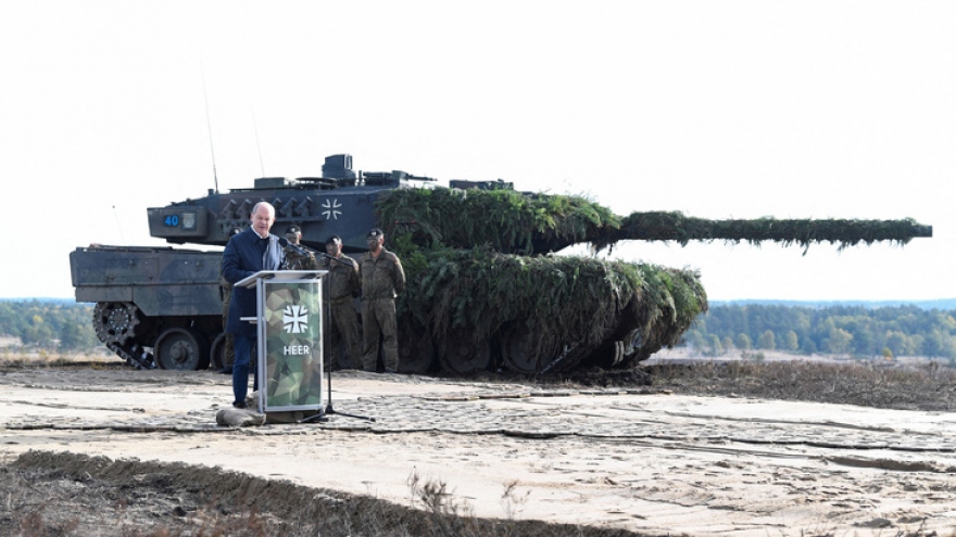 Điều gì khiến Đức vượt "lằn ranh đỏ", quyết định giao xe tăng Leopard 2 cho Ukraine?