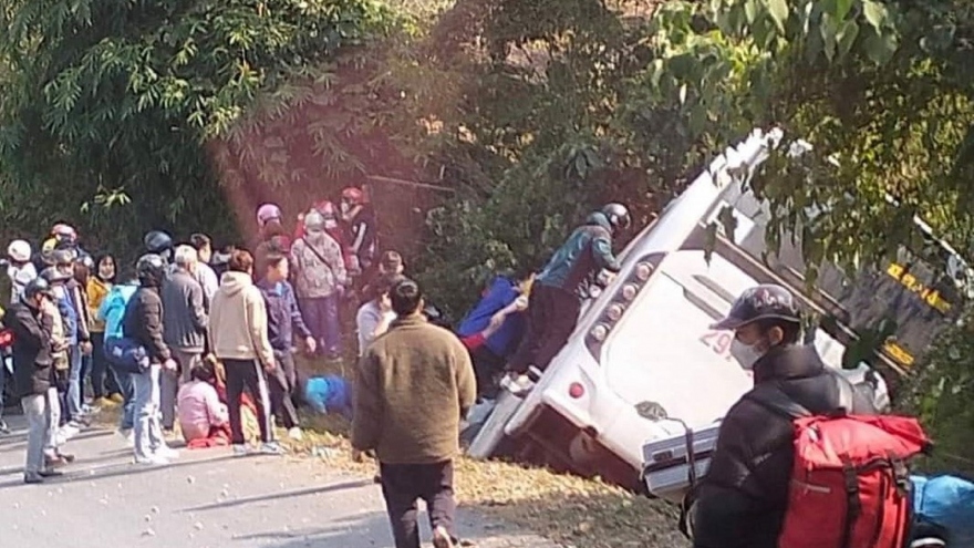Ô tô khách 47 chỗ bị lật ở khu vực Đèo Cón (Phú Thọ)
