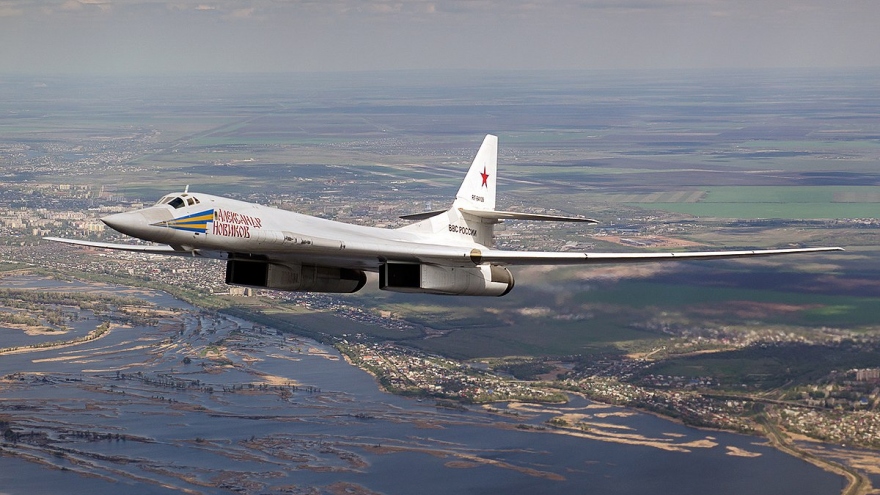 So găng sức mạnh “bóng ma tử thần” B-2 của Mỹ và oanh tạc cơ Tu-160M của Nga