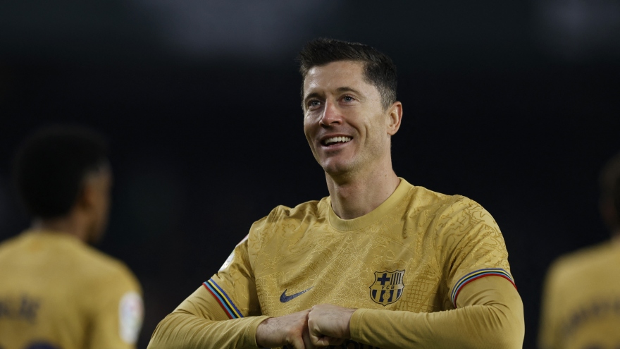 Lewandowski ghi bàn, Barca bỏ cách Real 8 điểm ở La Liga