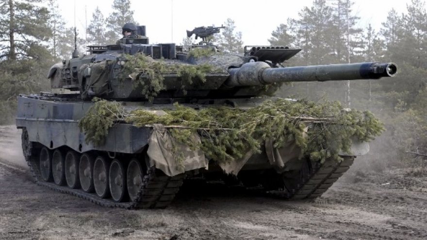 Ukraine “nửa mừng nửa lo” khi nhận xe tăng hiện đại từ phương Tây