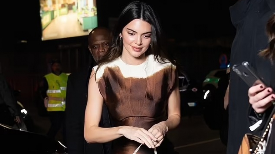 Kendall Jenner khoe vóc dáng quyến rũ tại tuần lễ thời trang Milan