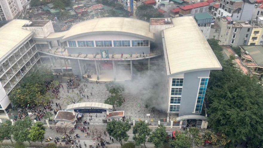 Học sinh ở Hà Nội hoảng loạn tháo chạy khi trường bị cháy