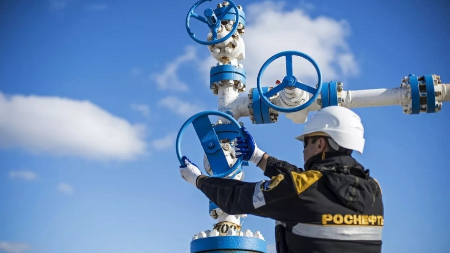 EU loại bỏ một phần sản phẩm dầu của Nga khỏi giá trần