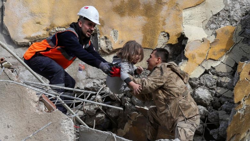 Số người chết do động đất ở Thổ Nhĩ Kỳ và Syria lên tới hơn 7.800