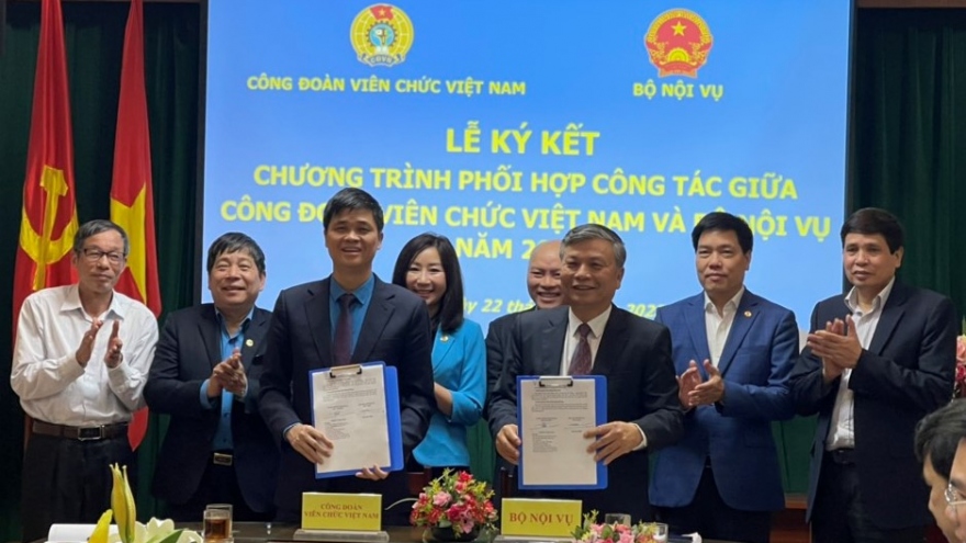 Ký kết phối hợp công tác giữa Công đoàn viên chức Việt Nam với Bộ Nội vụ
