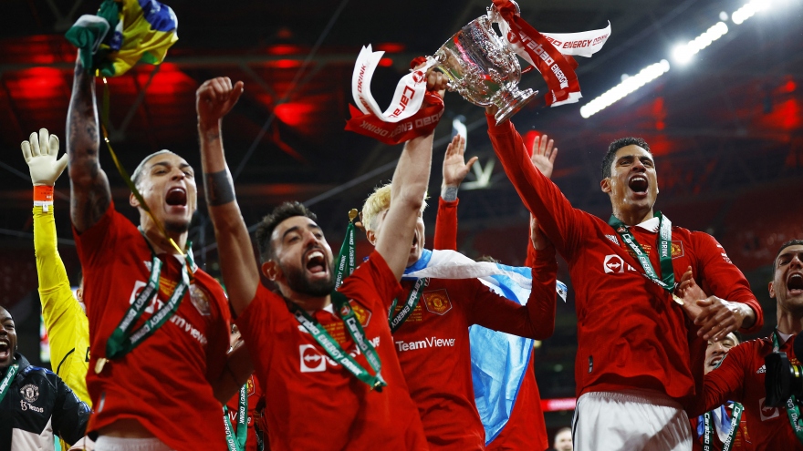 MU ăn mừng chức vô địch League Cup, chấm dứt cơn khát danh hiệu kéo dài 6 năm