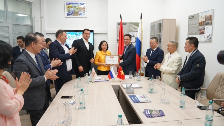 Đại sứ Đặng Minh Khôi thăm và làm việc với cộng đồng người Việt kinh doanh tại Nga