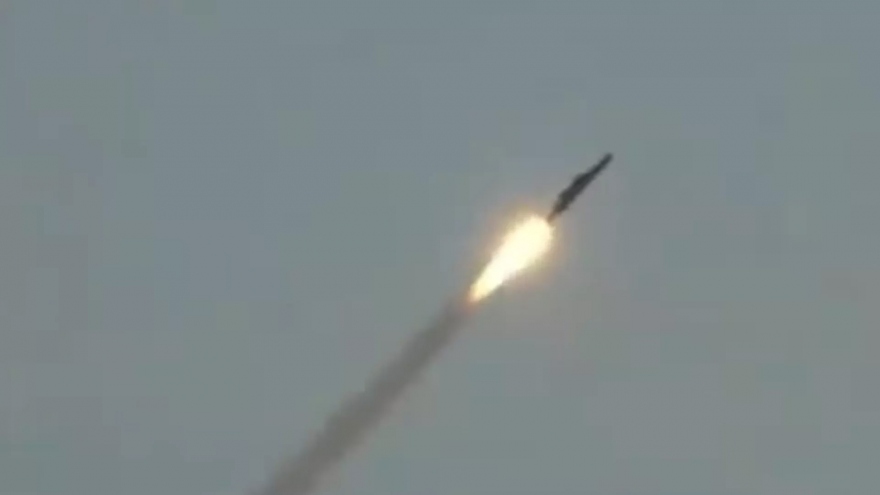 Iran ra mắt các tàu mới được trang bị tên lửa