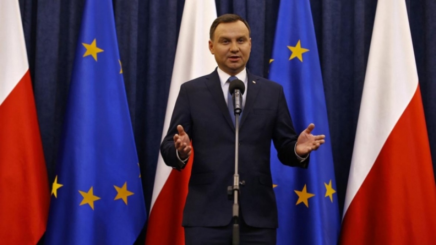 Tổng thống Ba Lan: Gửi F-16 tới Ukraine là quyết định không dễ thực hiện