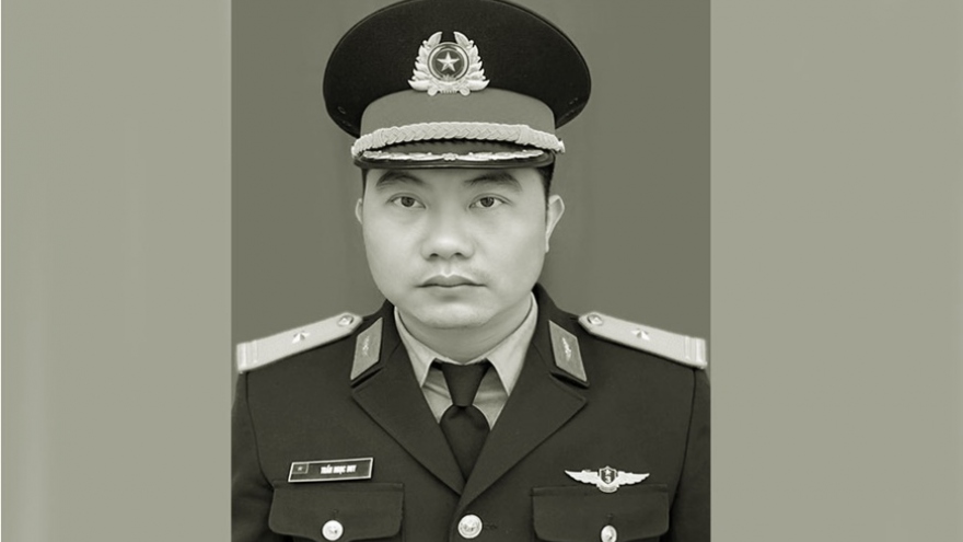 Truy tặng Huân chương Bảo vệ Tổ quốc cho Thiếu tá phi công Trần Ngọc Duy