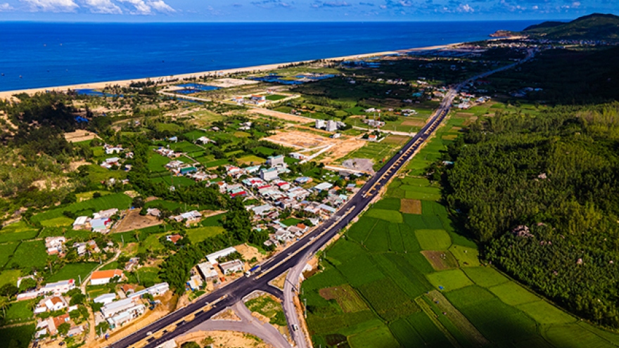 Ngắm "cung đường du lịch" ven biển đẹp nhất Bình Định