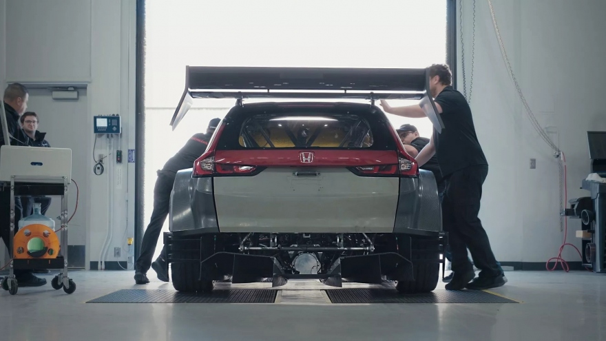 Honda nhá hàng CR-V phiên bản xe đua trước thềm ra mắt