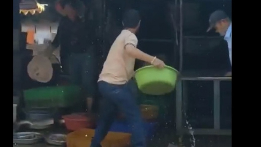 Xác minh video nhóm người xô xát với tiểu thương trong chợ ở Bình Phước