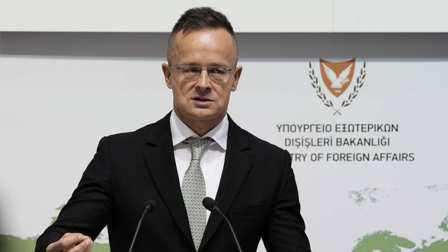 Ngoại trưởng Hungary khẳng định không chuyển giao vũ khí cho Ukraine