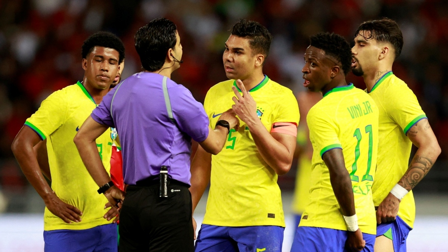 Casemiro được tặng quà, Brazil vẫn thất bại trước Morocco