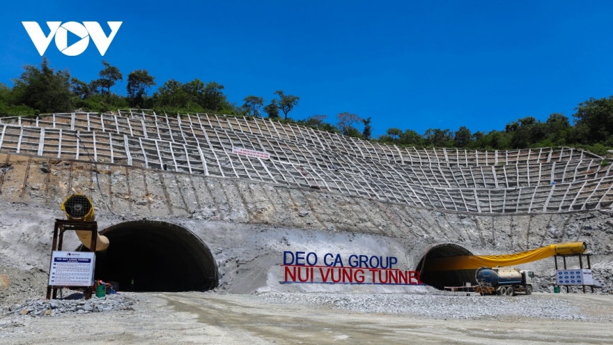 Việc khoan hầm Núi Vung trên cao tốc Cam Lâm - Vĩnh Hảo gặp sự cố nền đất yếu