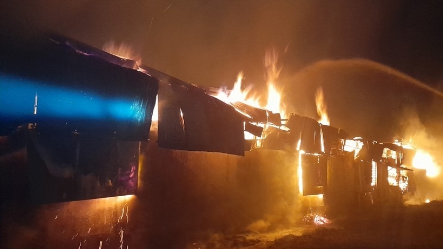 Cháy công ty nhang tại Vĩnh Long gây thiệt hại lớn về tài sản