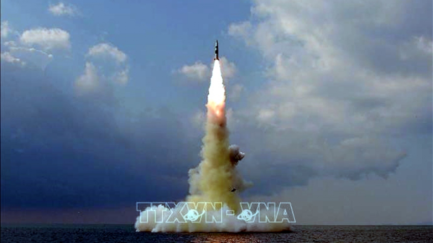 Triều Tiên phóng thành công 2 tên lửa từ tàu ngầm
