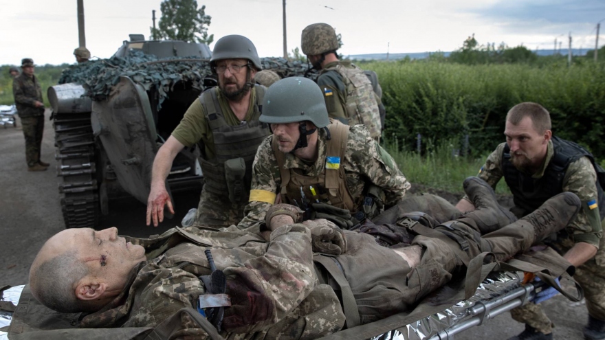 Nhân viên y tế Ukraine giành giật sự sống cho binh sỹ trên chiến trường