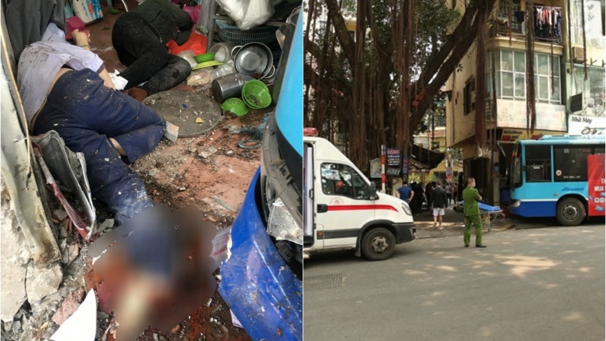 Xe buýt mất lái đâm vào quán ăn ở Hà Nội, 3 người bị thương nặng