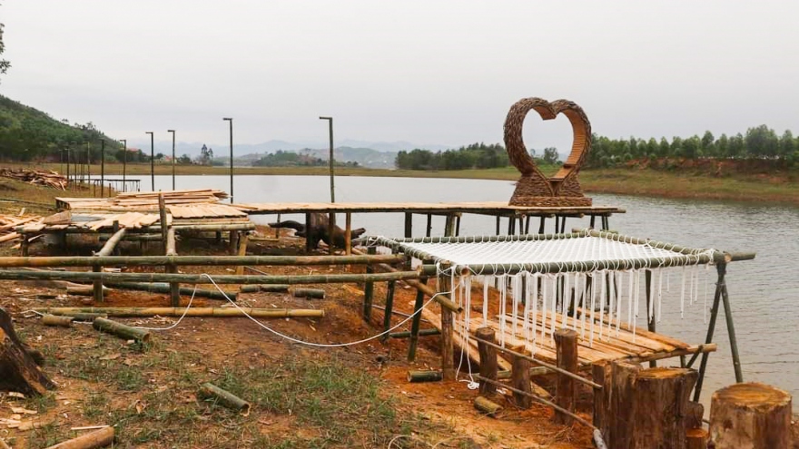 Bắc Giang xóa bỏ công trình xây dựng trái phép trên hồ Cấm Sơn