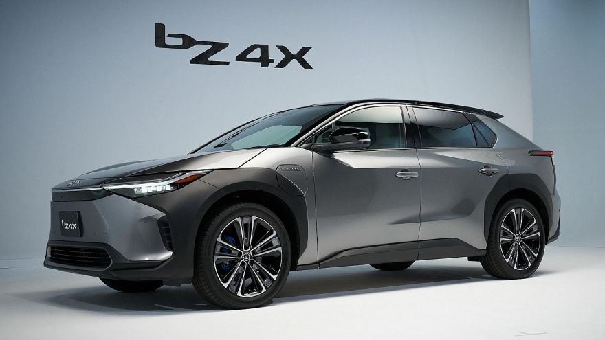 Sau khi tăng giá "sốc", đại lý Toyota giảm 15.000 USD cho bZ4X EV