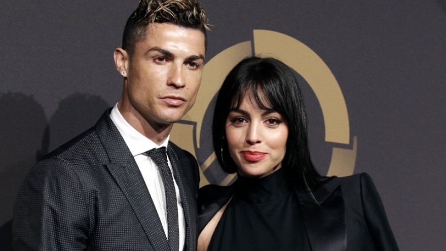 Cristiano Ronaldo và bạn gái dính nghi vấn rạn nứt tình cảm