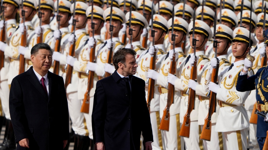 Tổng thống Pháp thăm Trung Quốc, khẳng định việc đối thoại là tất yếu