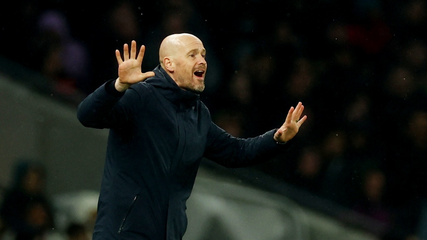 HLV Ten Hag "nổi khùng" khi MU đánh rơi 2 điểm trước Tottenham