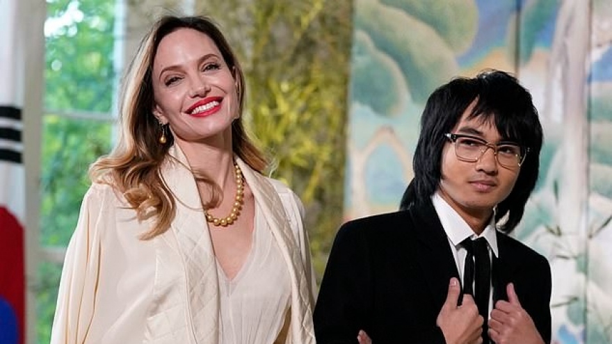 Angelina Jolie cùng con trai dự tiệc chiêu đãi cấp cao tại Nhà Trắng