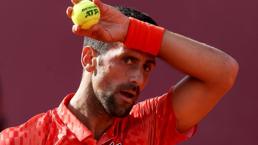 Djokovic tiếp tục phong độ tệ hại ở mặt sân đất nện