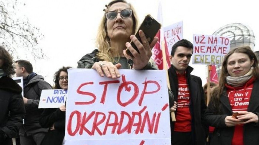 Hàng trăm người biểu tình phản đối giá năng lượng và thuê bất động sản ở Praha