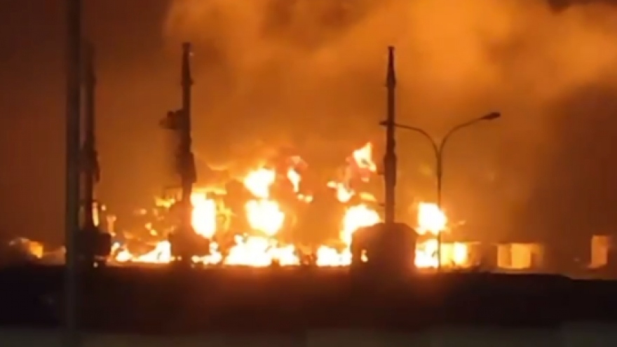 Kho dầu của Nga trên bán đảo Crimea bốc cháy, nghi bị UAV tấn công