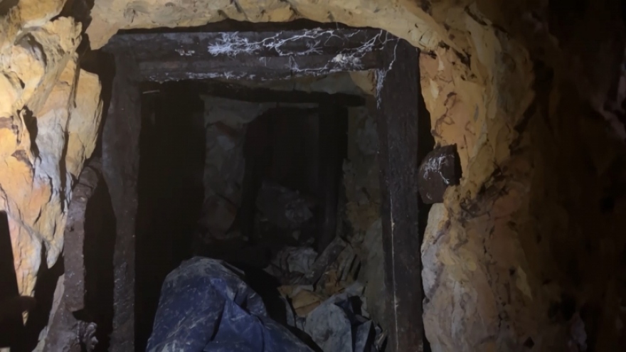 3 người đàn ông chết ngạt trong một hầm vàng