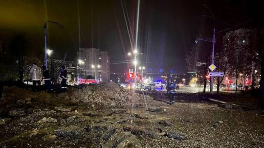 Bom rơi và phát nổ ở thành phố biên giới của Nga