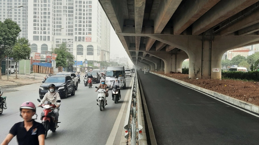 Hà Nội tổ chức giao thông tuyến đường tạm tại dải phân cách giữa đường Nguyễn Xiển