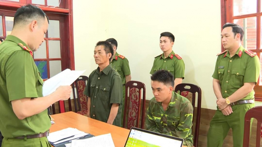 Bố và con trai bị bắt giữ vì hành vi hủy hoại rừng ở Điện Biên