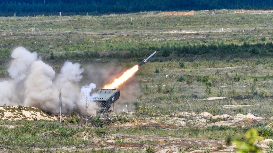 Nga triển khai máy bay cường kích và “hỏa thần” nhiệt áp TOS-1A tấn công Ukraine